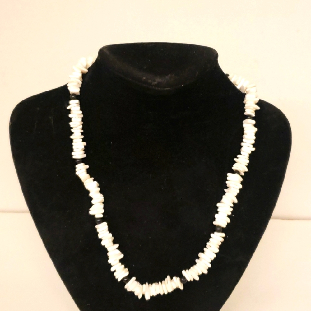 collar artesanal White and Black